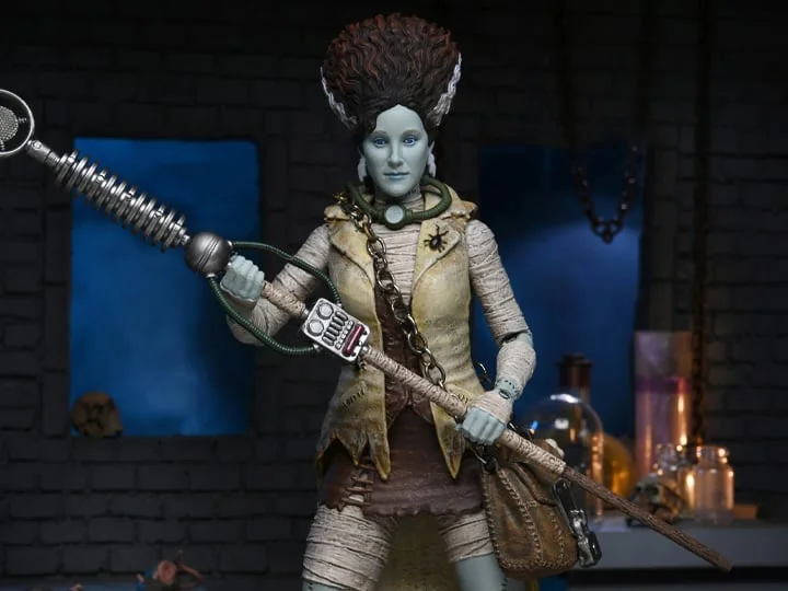 Universal Monsters x Teenage Mutant Ninja Turtles Ultimate April O'Neil as The Bride of Frankenstein