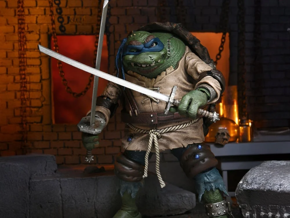Universal Monsters x Teenage Mutant Ninja Turtles Ultimate Leonardo as The Hunchback